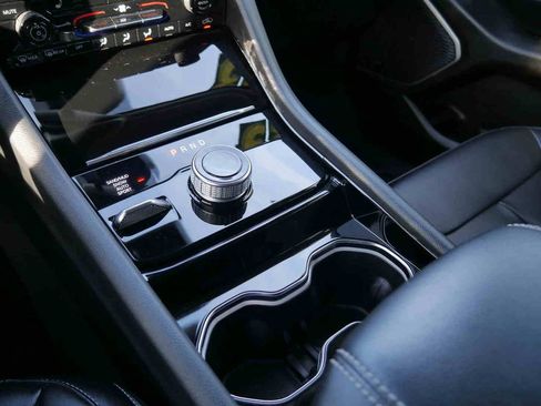 Used 2023 Jeep Grand Cherokee Limited w/ Black Appearance Package image 34