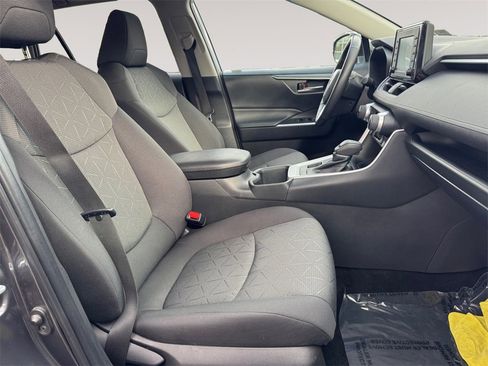 Used 2022 Toyota RAV4 XLE image 15