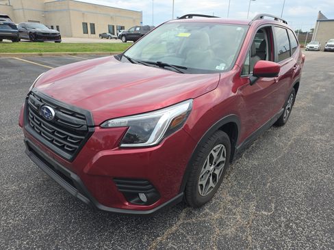 Used 2022 Subaru Forester Premium AWD/4WD image 6