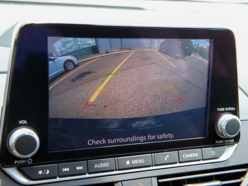 Used 2025 Nissan Altima 2.5 SV FWD image 4