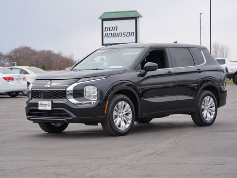 New 2026 Mitsubishi Outlander ES image 7