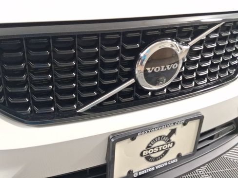 Certified 2026 Volvo XC40 B5 Plus AWD/4WD image 5