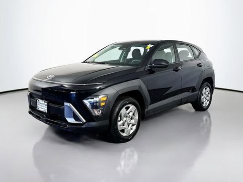 Used 2024 Hyundai Kona SE image 2