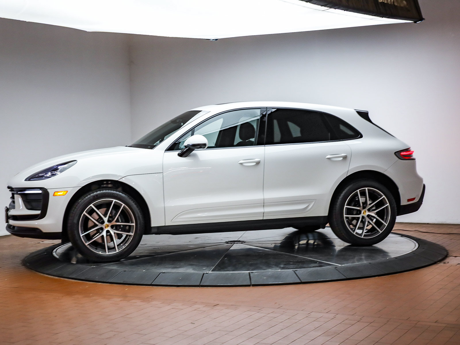 Certified 2026 Porsche Macan AWD/4WD image 2