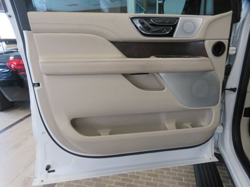 Used 2020 Lincoln Navigator Reserve w/ Luxury Package image 13
