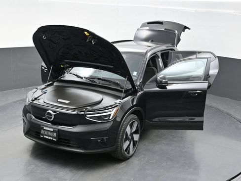 Used 2023 Volvo XC40 Recharge Ultimate w/ Protection Package Premier AWD/4WD image 43