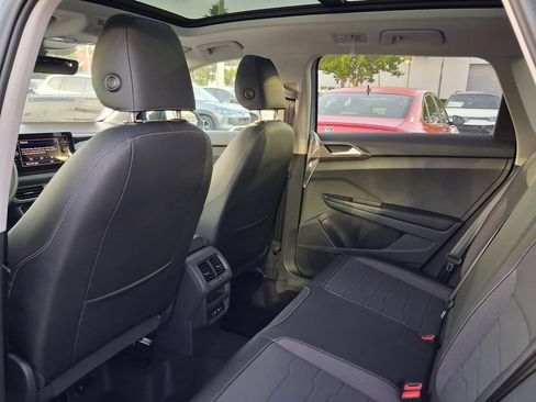 New 2026 Volkswagen Taos SE FWD image 5