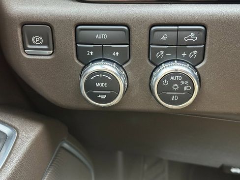 Used 2023 GMC Sierra 1500 SLT image 38