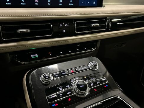 Used 2023 Lincoln Nautilus AWD w/ Premium Package image 18