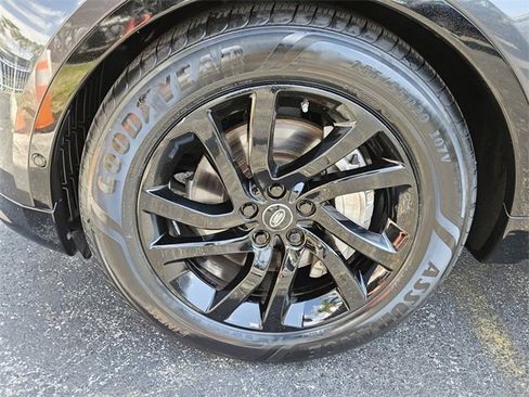 Used 2020 Land Rover Discovery Landmark image 14