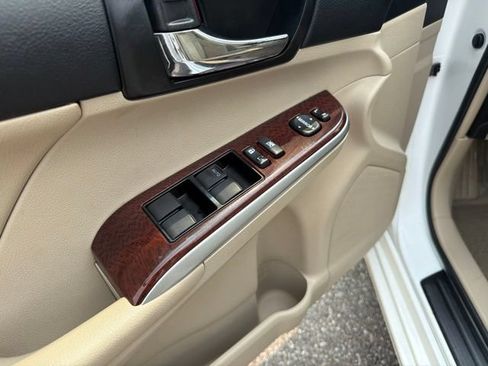 Used 2012 Toyota Camry XLE w/ Leather Pkg FWD image 12