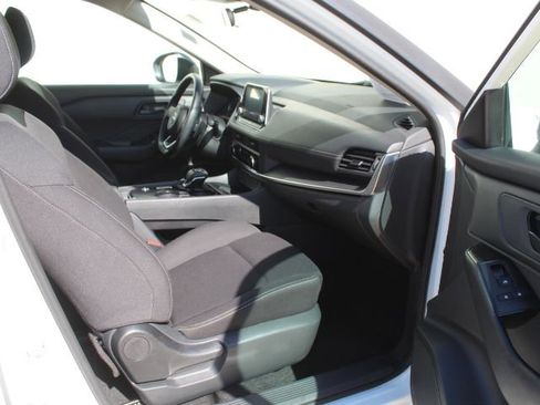 Used 2024 Nissan Rogue S image 35