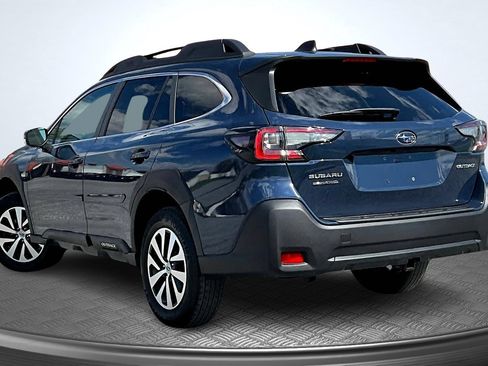 Used 2023 Subaru Outback Premium AWD/4WD image 4