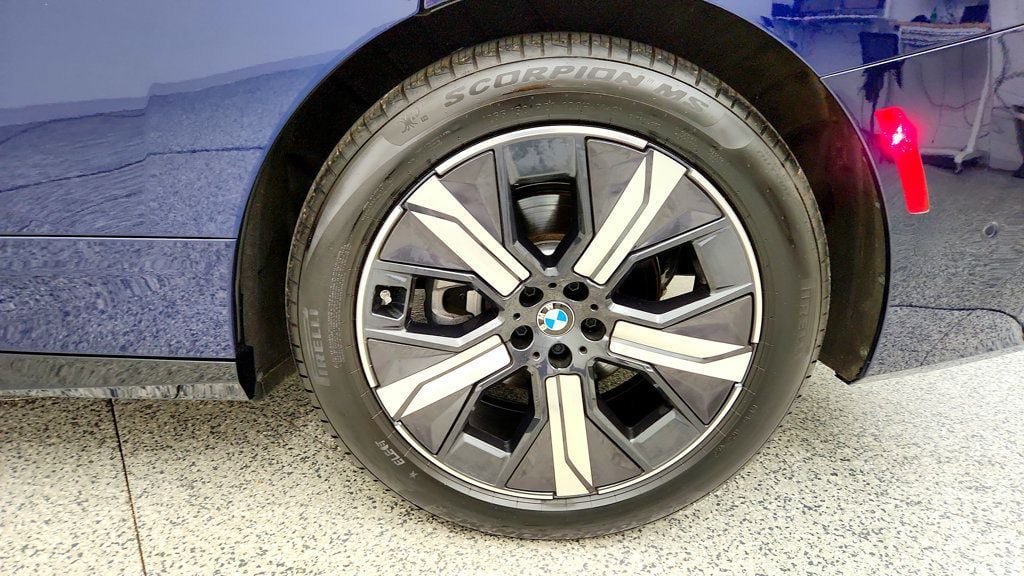 Used 2026 BMW iX xDrive60 w/ Executive Package AWD/4WD image 9