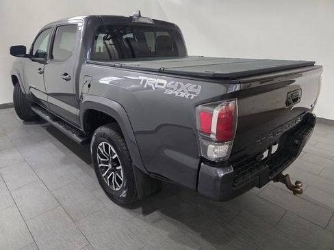 Used 2020 Toyota Tacoma TRD Sport AWD/4WD image 3