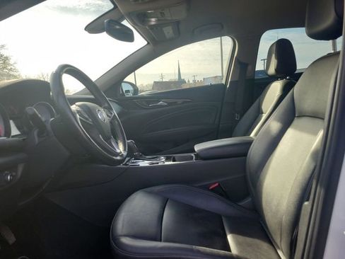 Used 2018 Buick Regal Essence FWD image 25
