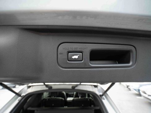 Used 2025 Honda Pilot TrailSport image 29