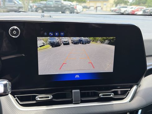 New 2027 Chevrolet Equinox LT w/ Convenience Package II FWD image 29