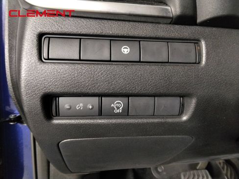 Used 2023 Nissan Rogue SV FWD image 12