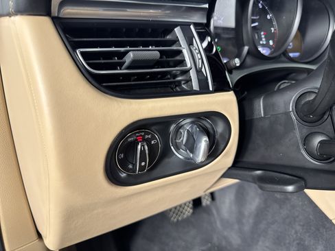 Used 2023 Porsche Macan Turbo image 28