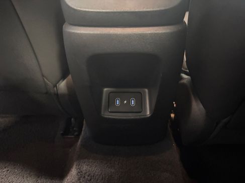 Used 2025 Hyundai Elantra Limited image 24