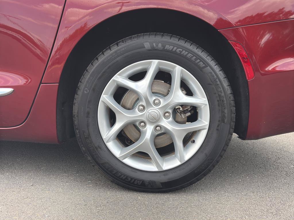 Used 2017 Chrysler Pacifica Touring-L w/ Tire & Wheel Group FWD image 24