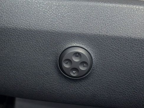 Used 2025 Mercedes-Benz GLC 300 image 35