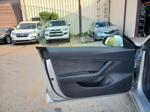 Used 2018 Tesla Model 3 Long Range RWD image 18