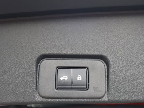 Certified 2025 Nissan Rogue SV image 28