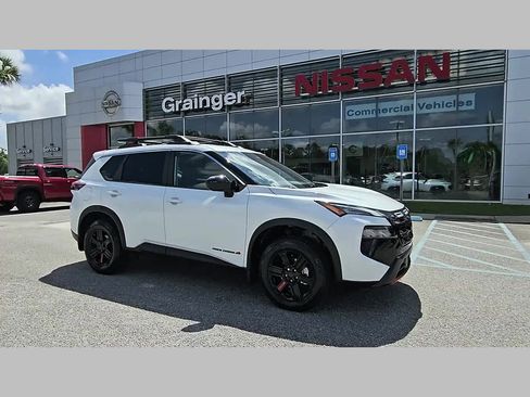 Used 2025 Nissan Rogue SV AWD/4WD image 17
