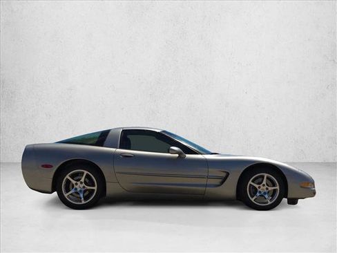 Used 2000 Chevrolet Corvette Coupe w/ Roof Pkg RWD image 7