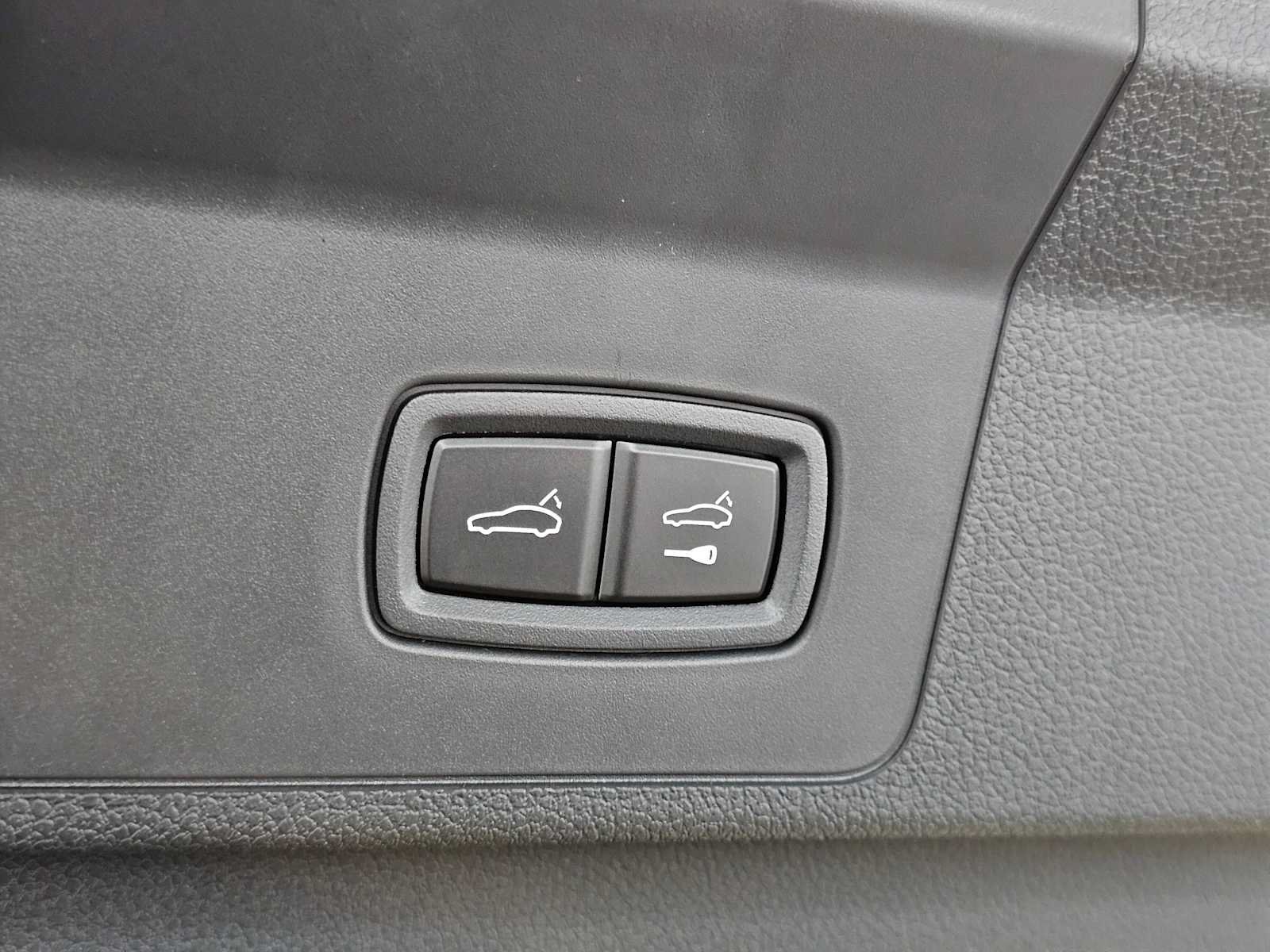 New 2025 Porsche Panamera 4 AWD/4WD image 17