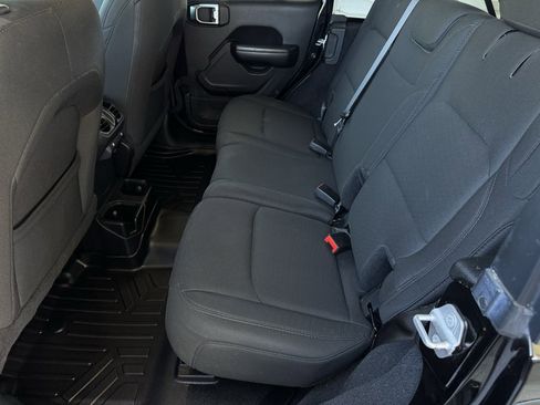 Used 2019 Jeep Wrangler Unlimited Sport S image 17