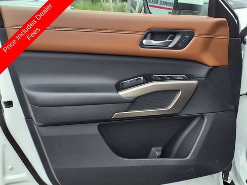 Used 2023 Nissan Pathfinder Platinum FWD image 28