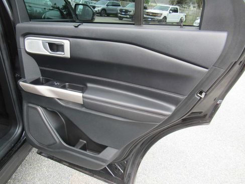 Used 2023 Ford Explorer Limited w/ Limited Technology Package AWD/4WD image 24