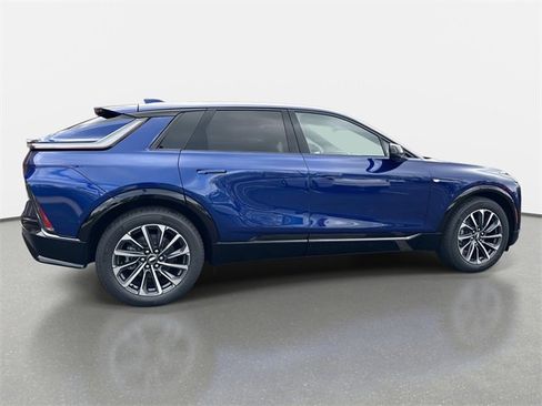 New 2025 Cadillac Lyriq Sport image 8