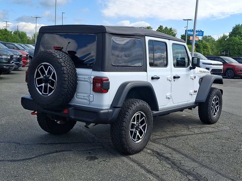 Used 2025 Jeep Wrangler Unlimited Rubicon w/ Convenience Group AWD/4WD image 4