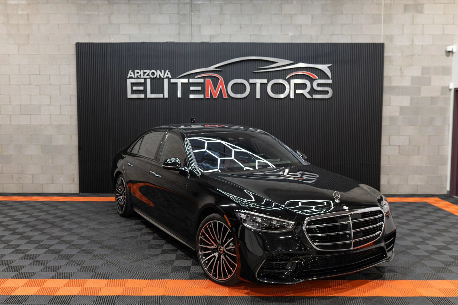 Used 2023 Mercedes-Benz S 580 4MATIC Sedan image 2