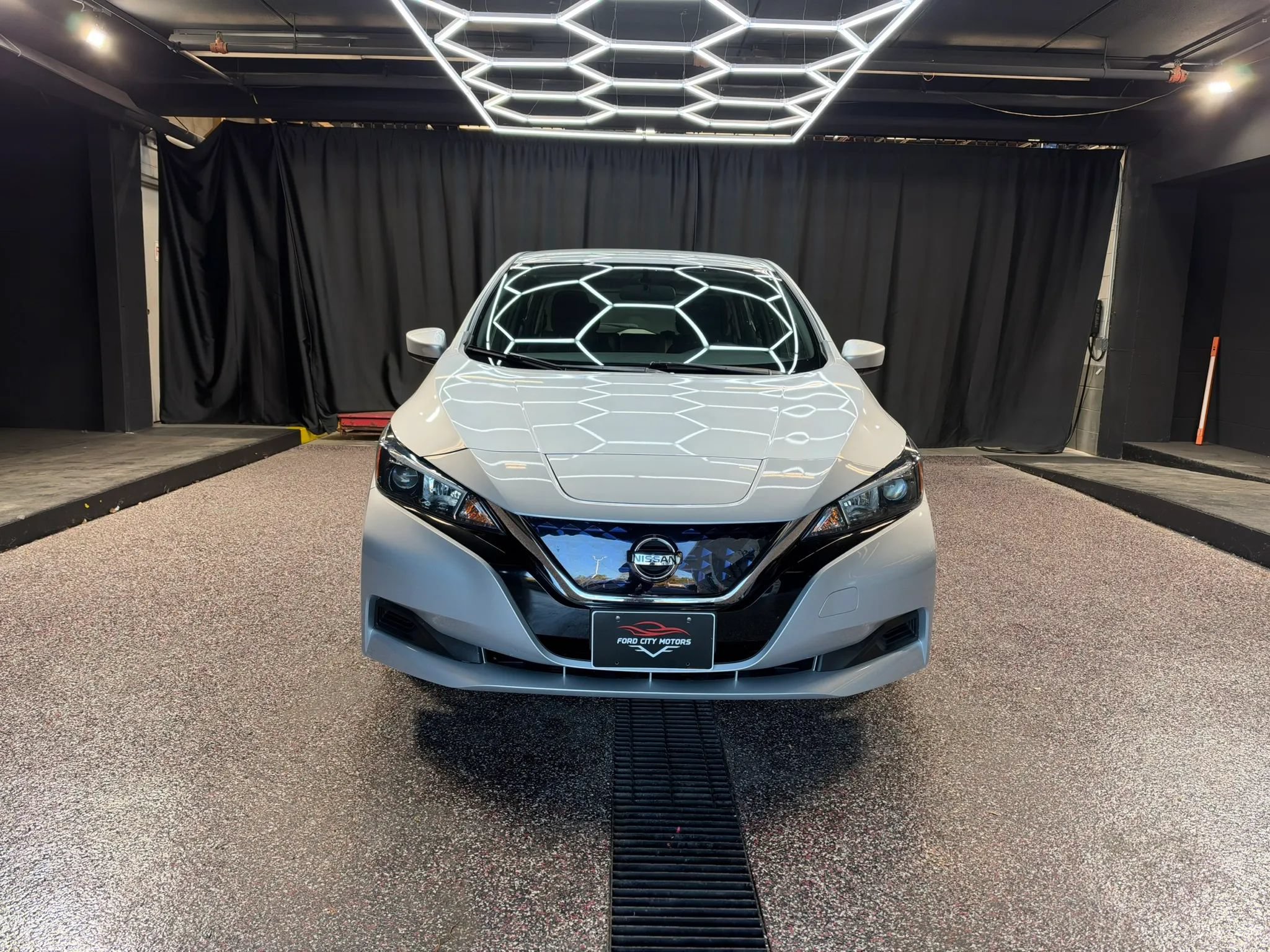 Used 2018 Nissan Leaf S w/ S Charge Package FWD image 2