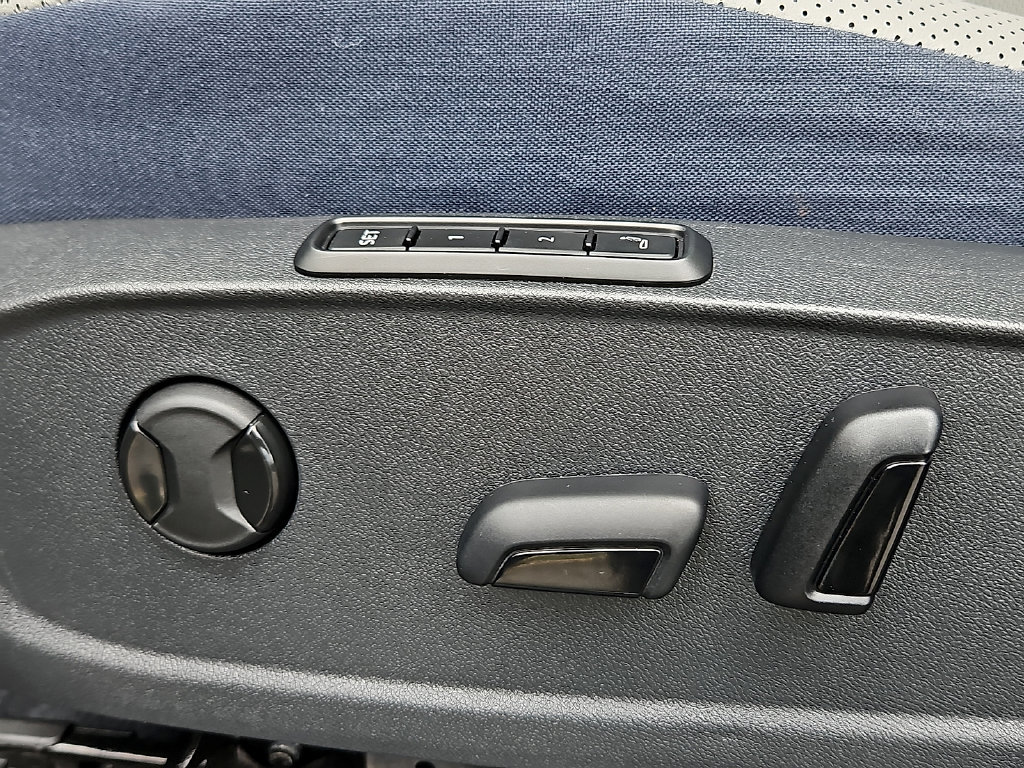 Certified 2025 Volkswagen ID.4 Pro S Plus AWD/4WD image 29
