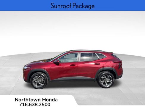 Used 2024 Chevrolet Trax LT w/ Sunroof Package image 8