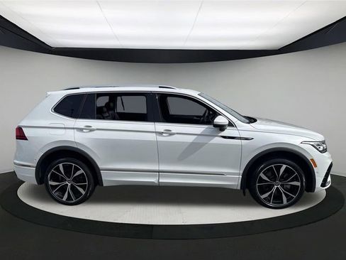 Used 2022 Volkswagen Tiguan SEL R-Line image 4