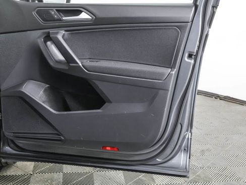 Used 2020 Volkswagen Tiguan S image 46