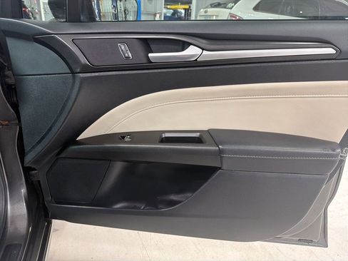 Used 2017 Ford Fusion Energi Titanium FWD image 39