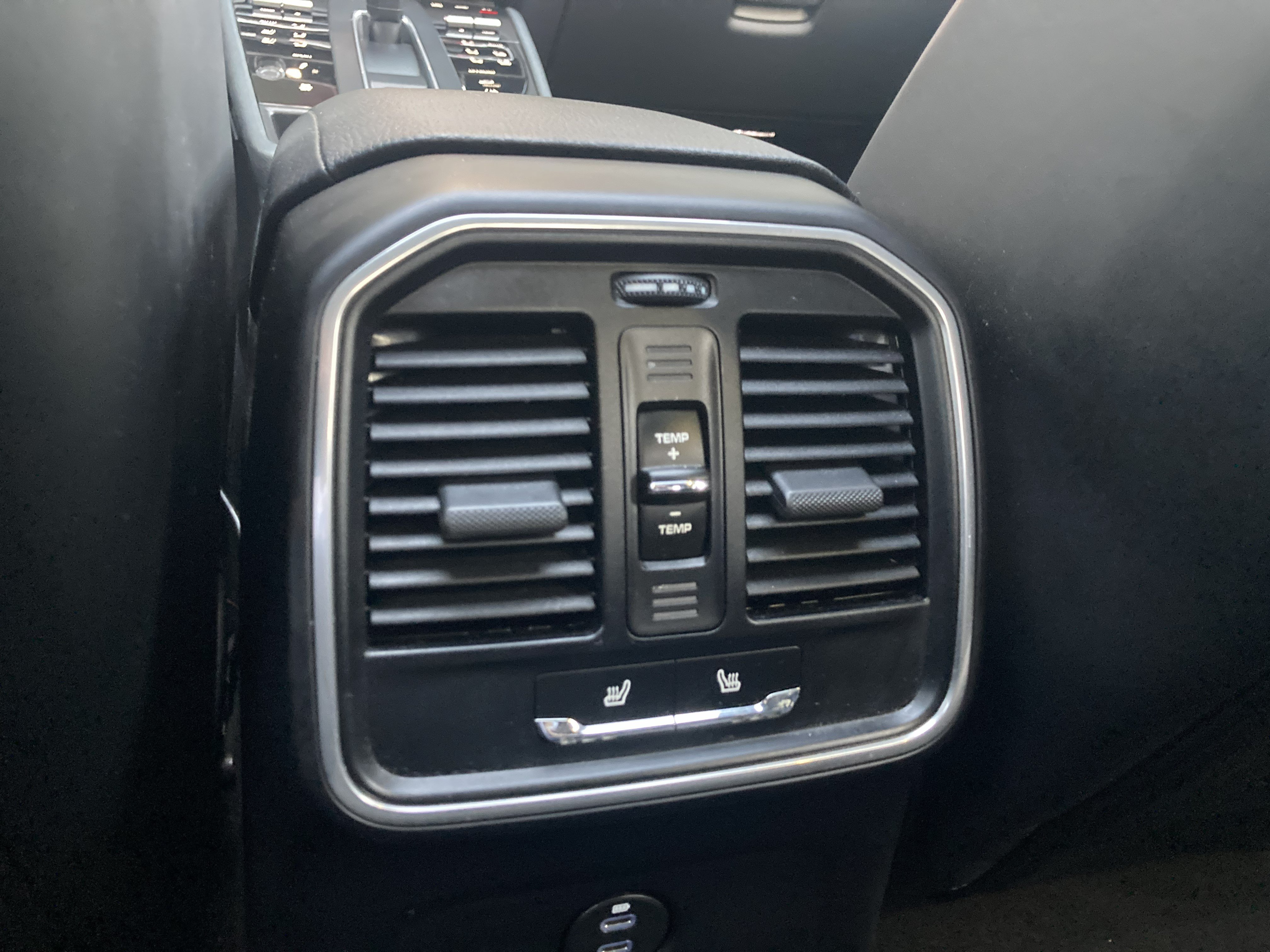 Certified 2024 Porsche Macan AWD/4WD image 21