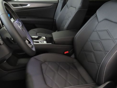 New 2025 Volkswagen Atlas Cross Sport SE image 12