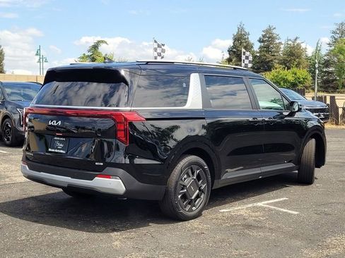 New 2026 Kia Carnival EX FWD image 4