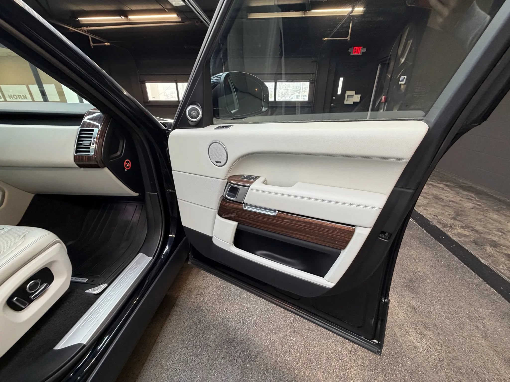 Used 2017 Land Rover Range Rover HSE AWD/4WD image 40