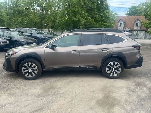Used 2023 Subaru Outback Limited AWD/4WD image 4
