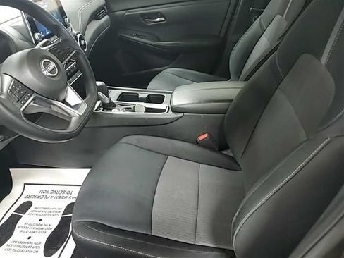 Used 2025 Nissan Sentra SV FWD image 6
